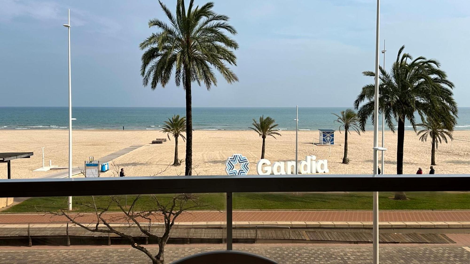 CAPRI GANDIA PRIMERA LÍNEA - Alquiler solo familias Playa de Gandía Exterior foto
